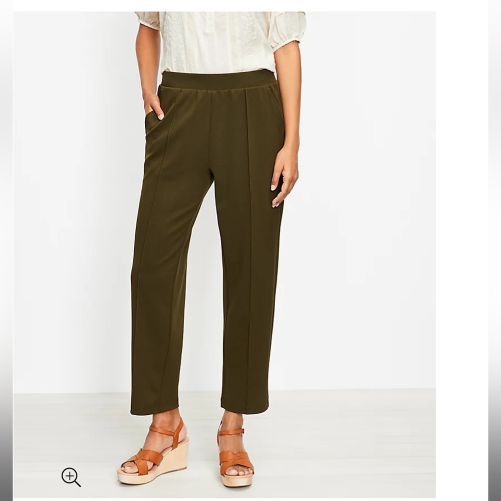 NWOT Loft Pintucked Fluid Taper pull on Pants Olive M